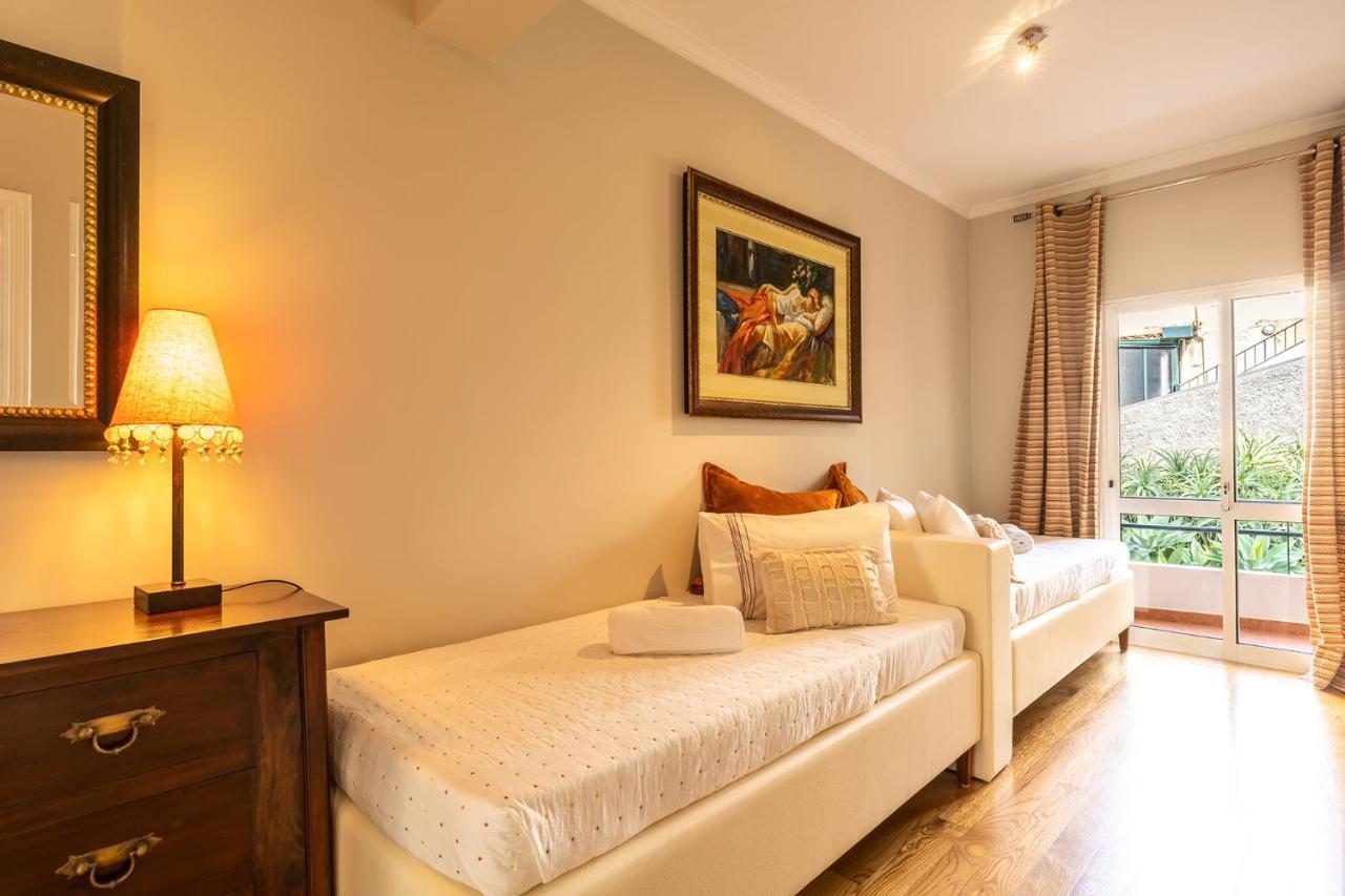 Stylish Apartment With Balcony And Amazing Views Over Funchal And The Sea Екстер'єр фото